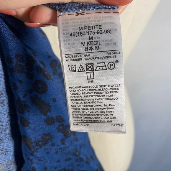 GAP Navy Blue Black Floral Long Sleeve Pintuck Blouse Size Petite Medium MP M - Picture 9 of 10
